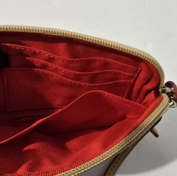 Dooney and Burke Cream Tan Patent Leather ID‎ Wristlet Wallet - Picture 5 of 7